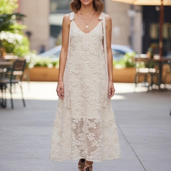 En Saison Dresses & Skirts - NWT En Saison Reese Floral Appliqué Crochet Ivory Maxi Dress Womens Large